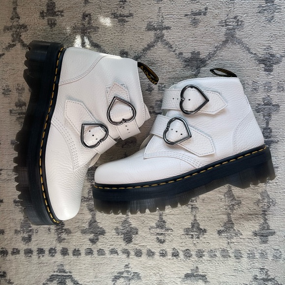 Dr. Martens Women’s White Devon Heart Platform Boots - Picture 4 of 11